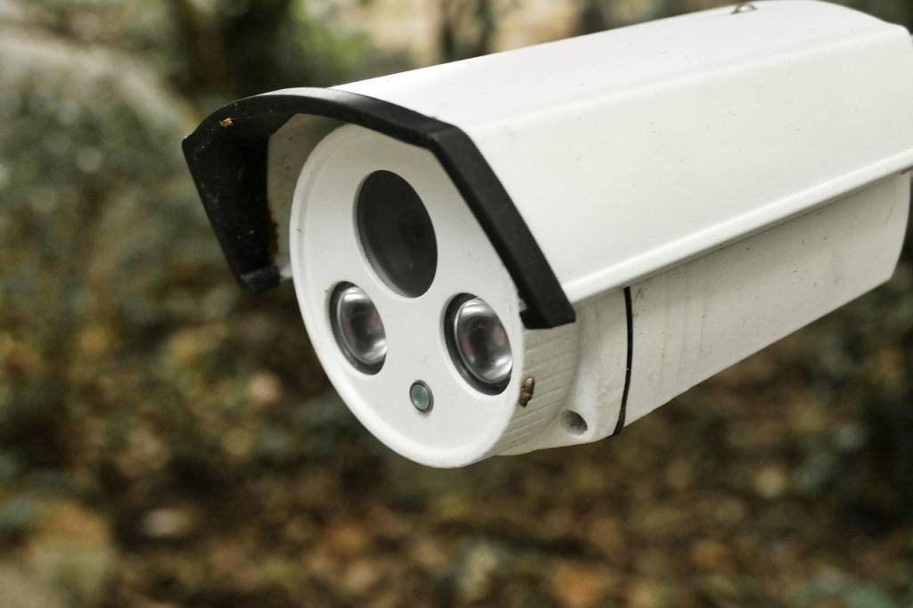 Installation rapide d’une caméra de surveillance sur un chantier